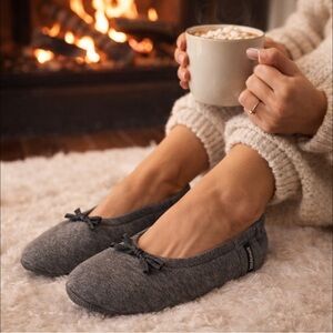 2 PAIR ISOTONER MOISTURE WICKING PADDED SLIPPERS SMALL PINK -AND- BLACK PAIR